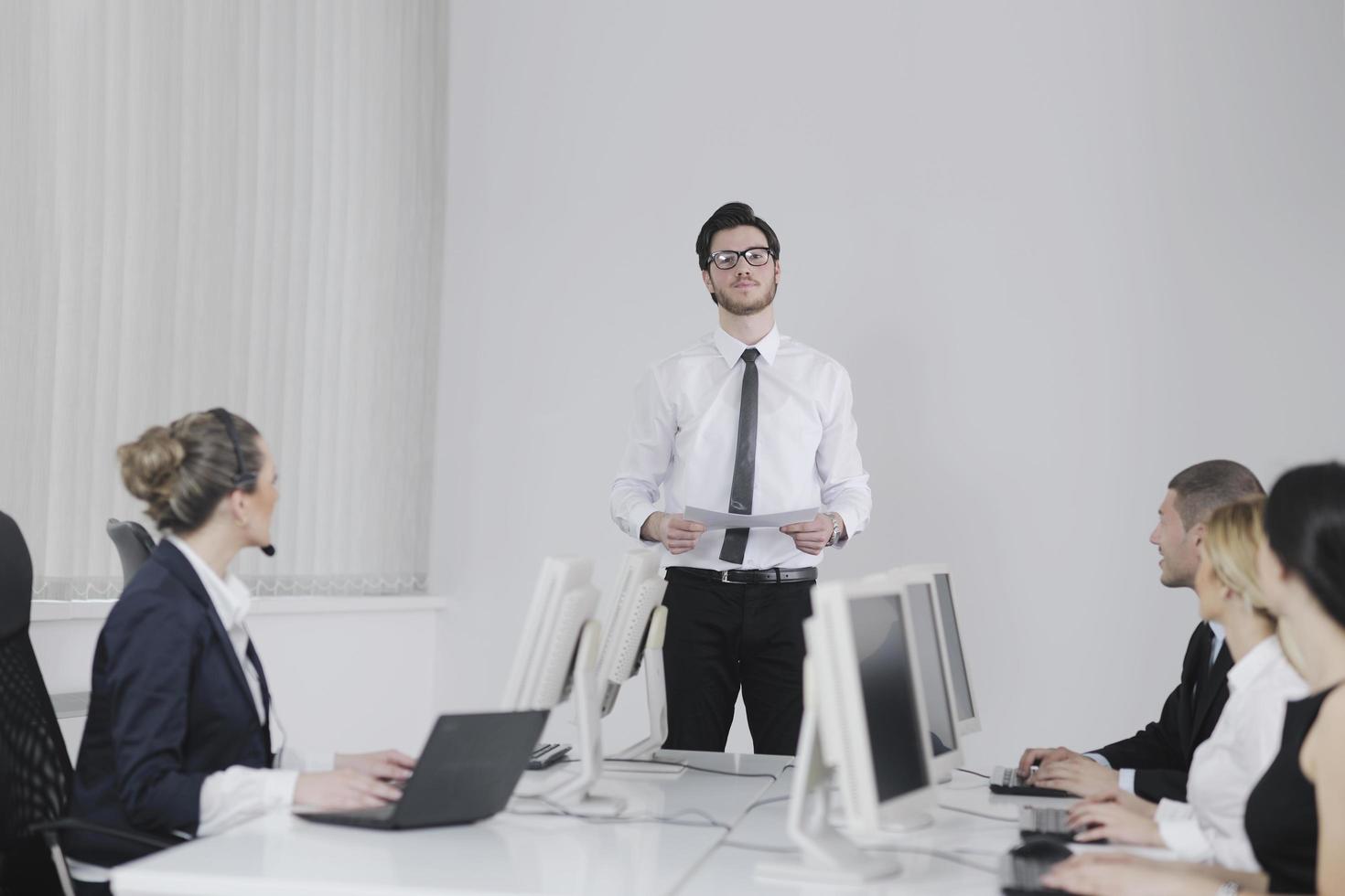 business-people-group-working-in-customer-and-help-desk-office-free-photo